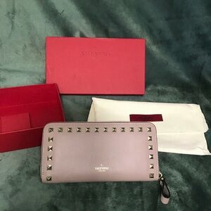 Authentic VALENTINO GARAVANI Rock studs wallet leather [Used] Dust Pink